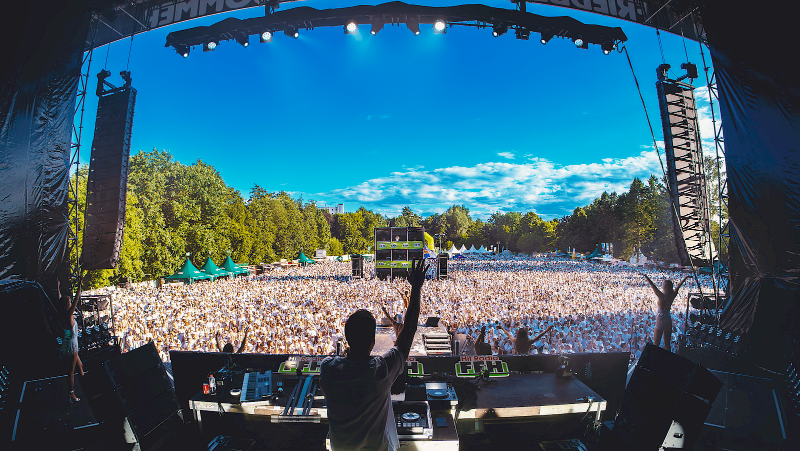 Daniel Fischer / FFH Just White / Event / 2024 / 13.07.2024 / &copy; Luke B. Photography