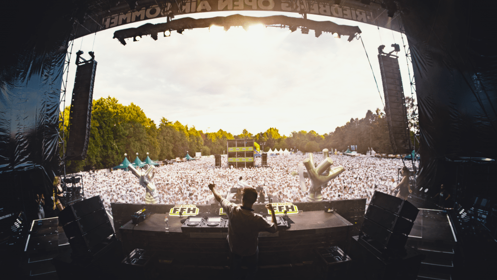 PASCAL LETOUBLON @ FFH JUST WHITE 2024, FRIEDBERG © Luke B. Photography